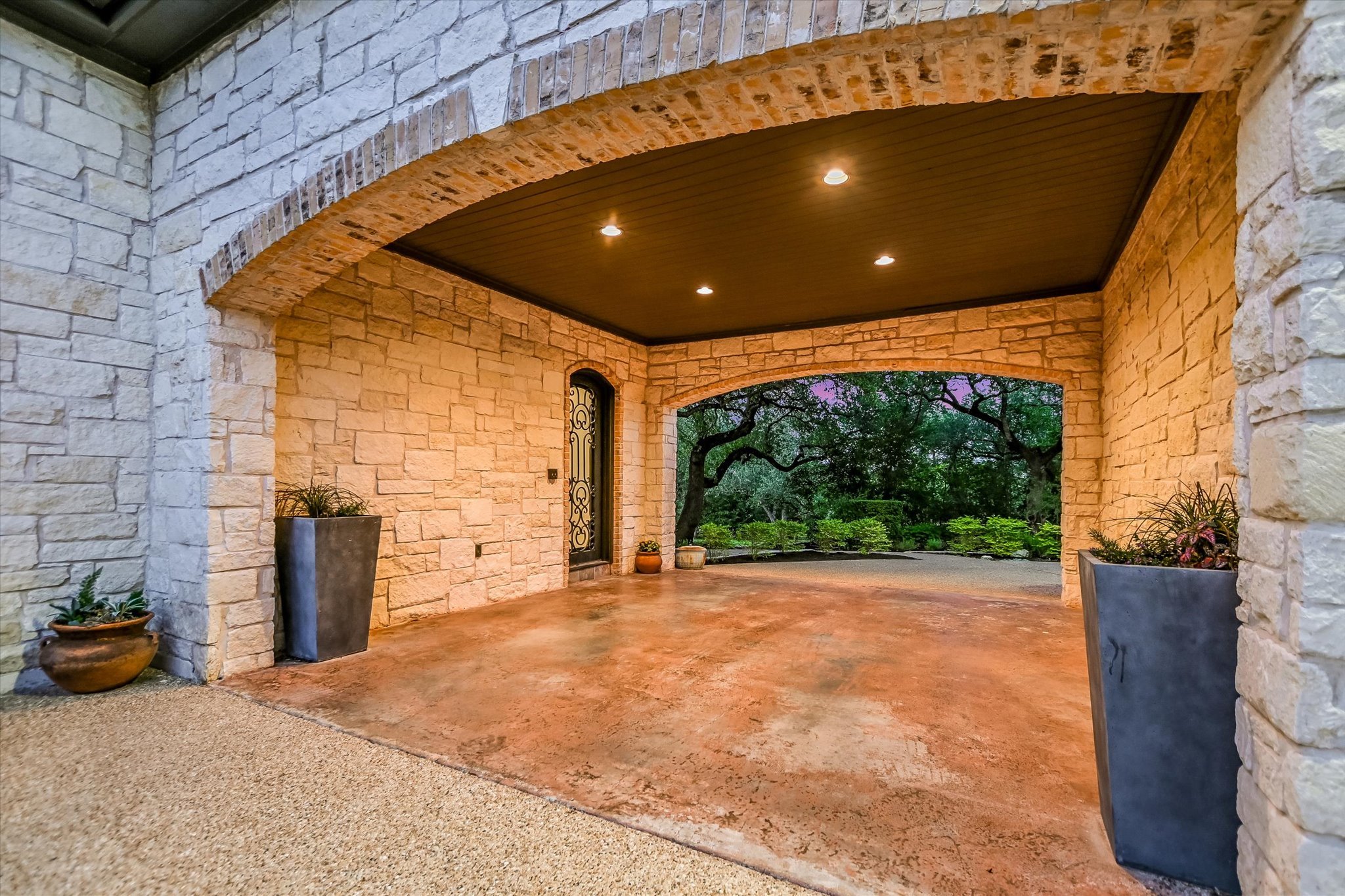 05-Porte Cochere.jpg