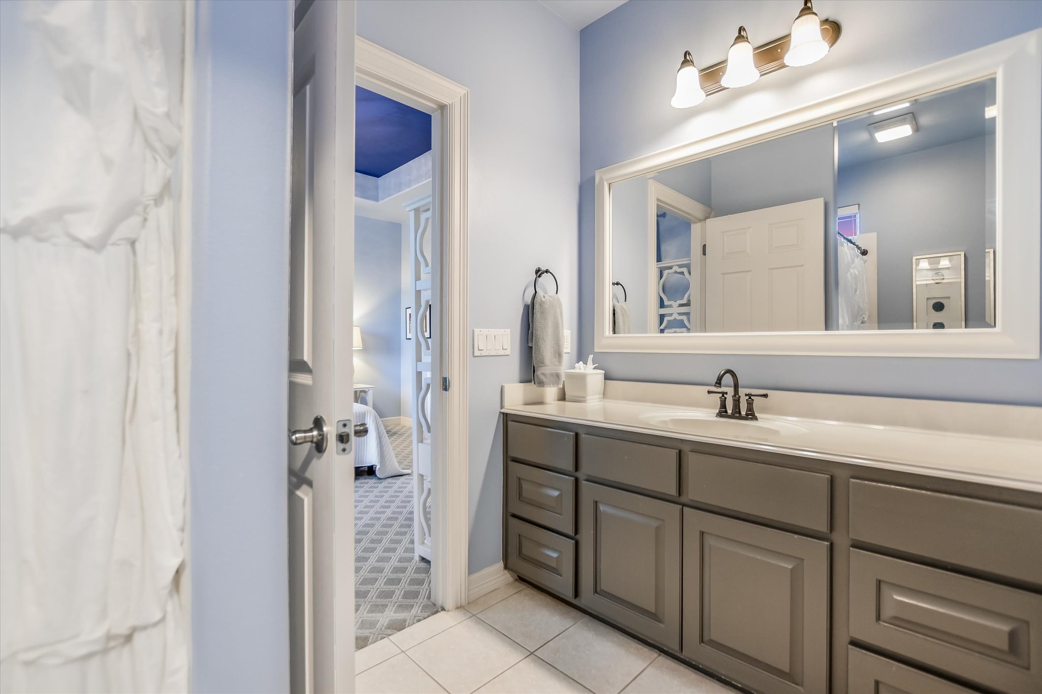 37-Guest Bathroom.jpg