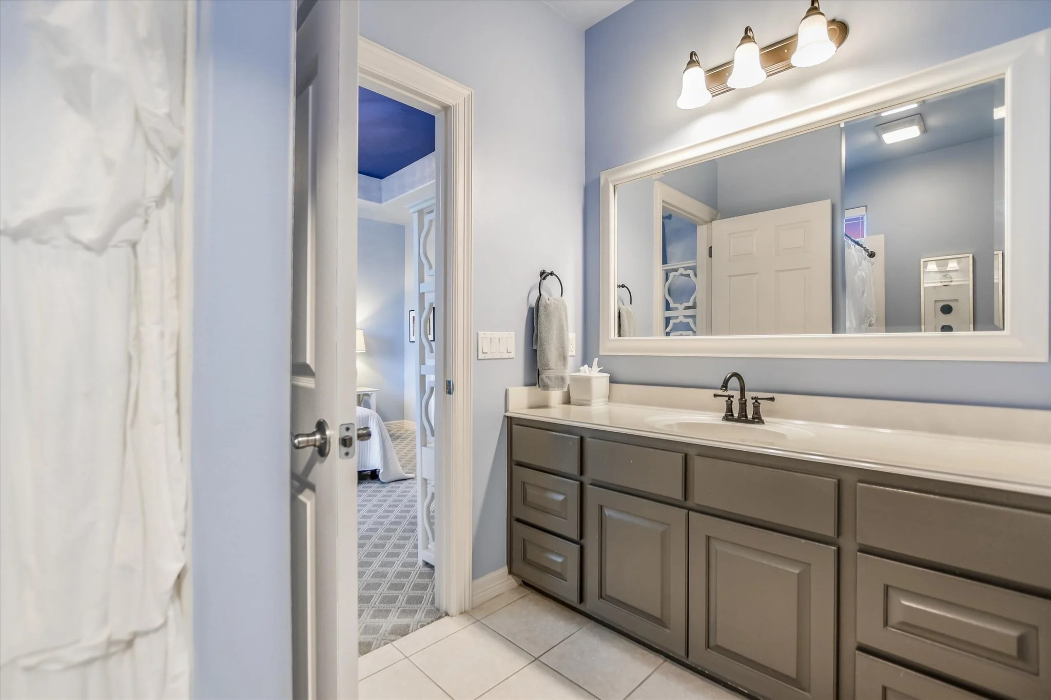 37-Guest Bathroom.jpg