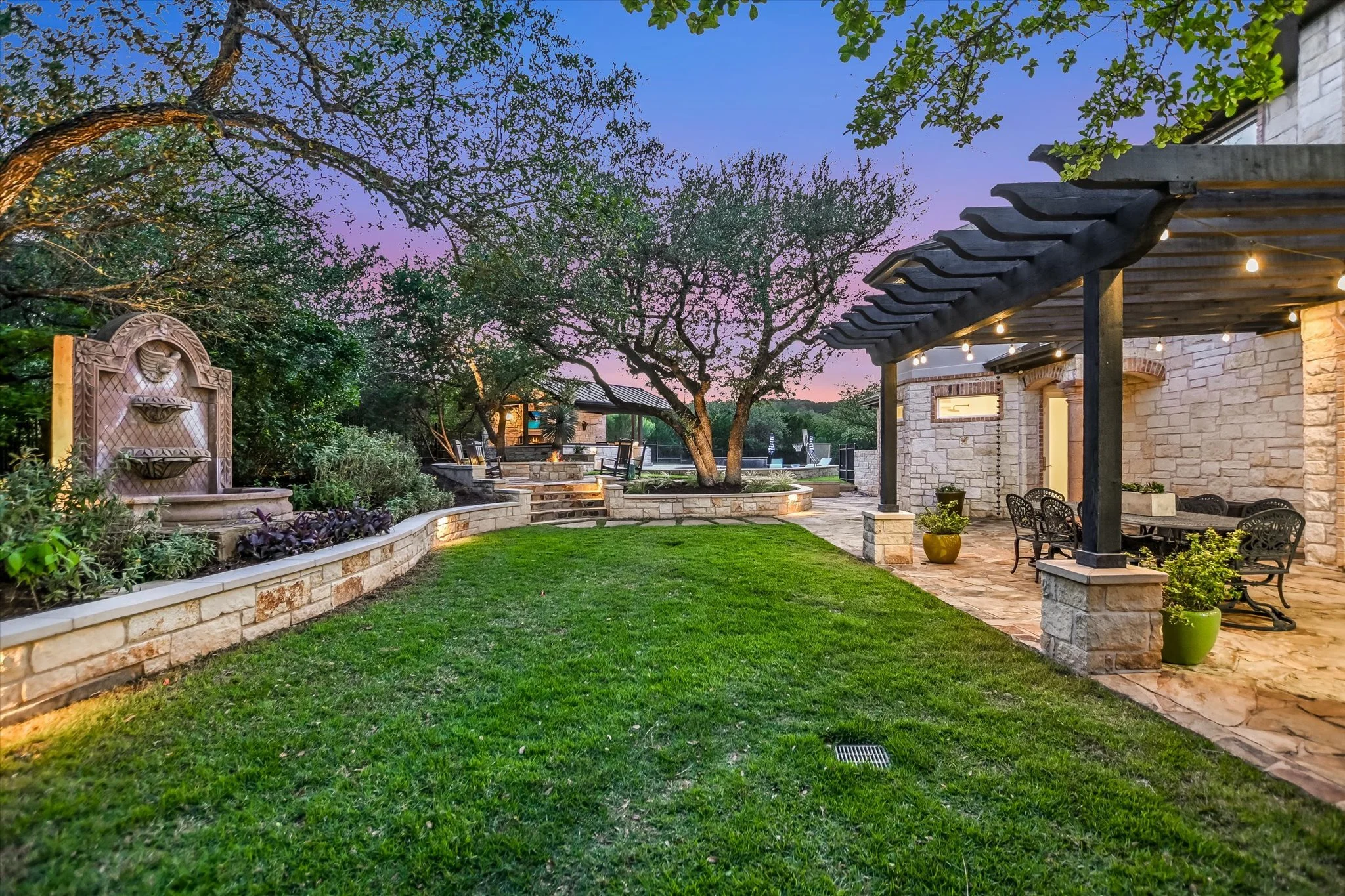 41-Outdoor Dining Twilight.jpg