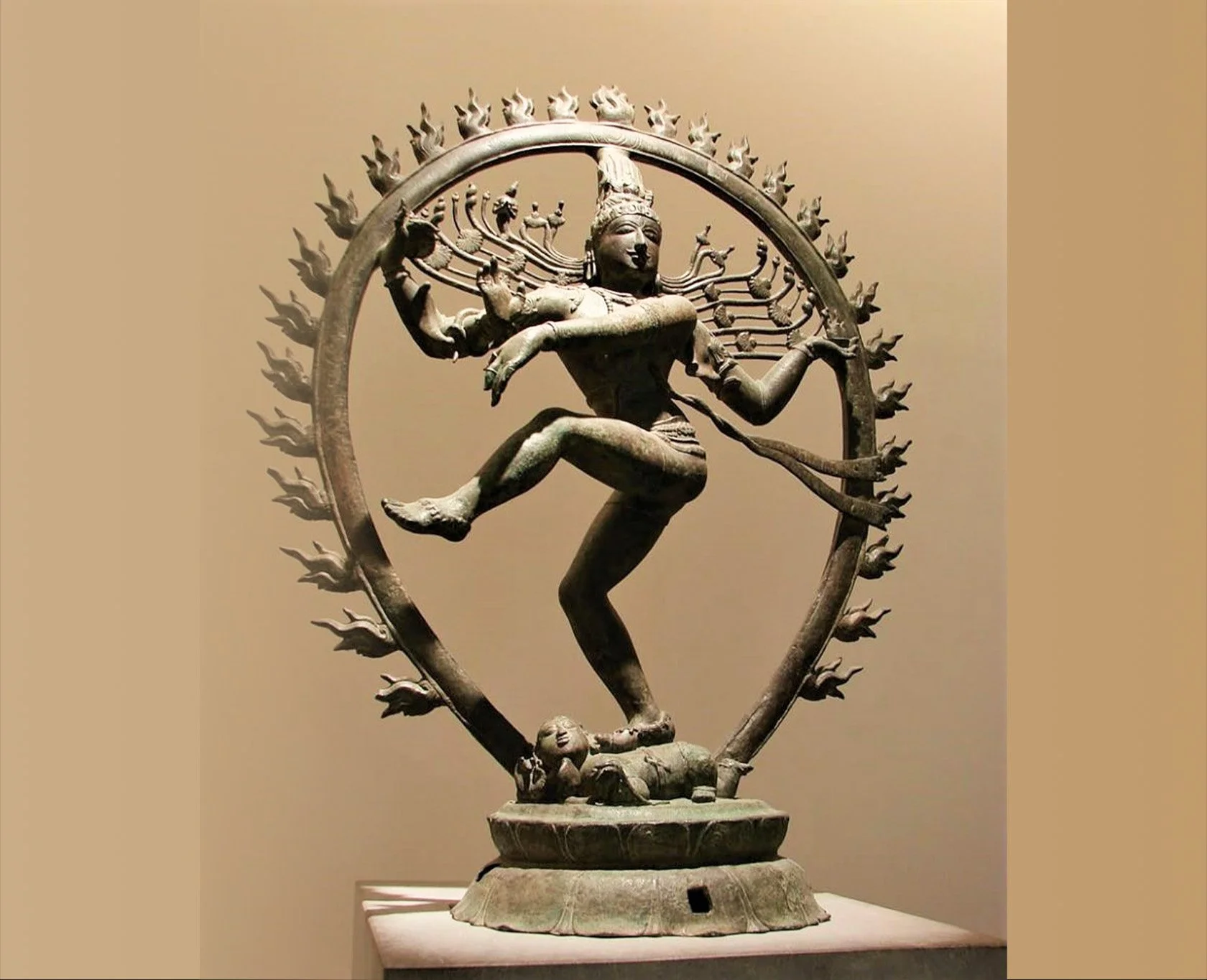 estatua shiva nataraja