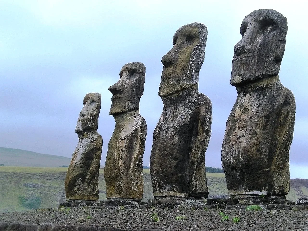 esculturas moai isla de pascua