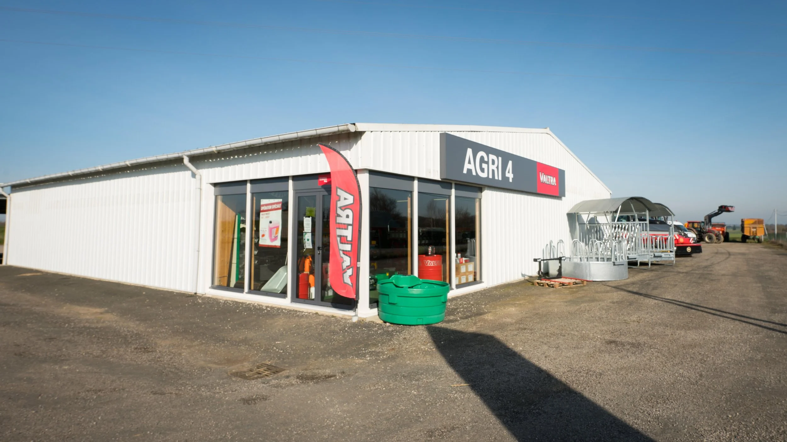 Bâtiment AGRI 4, SAiNT-ERBLON, ST-ERBLON, 53, Mayenne, Concession agricole, distributeur VALTRA