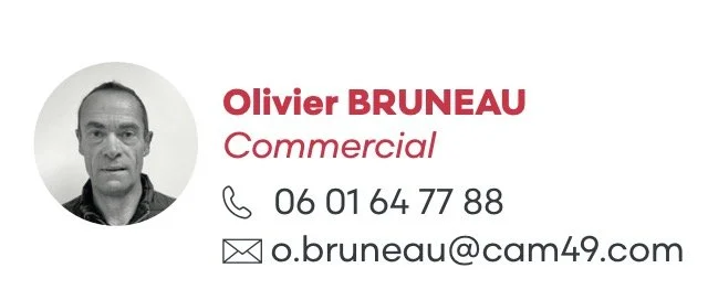 Carte de visite avec photo d'Olivier Bruneau, titre 'Commercial', numéro de téléphone et email.