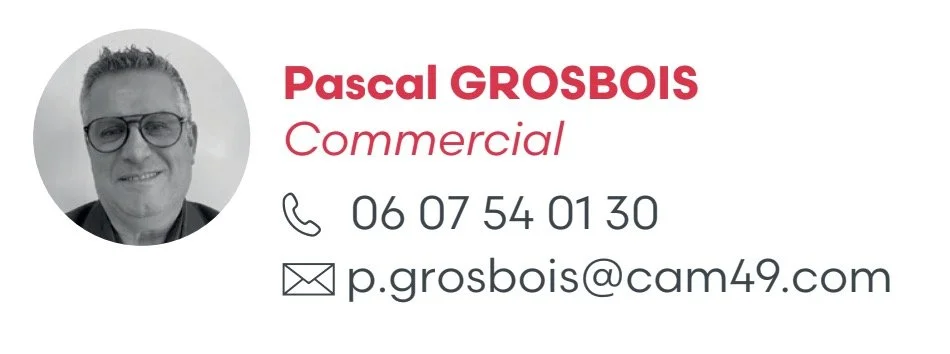 Carte de visite de Pascal Grosbois en texte rouge, le titre Commercial, un numéro de téléphone, et une adresse email.
