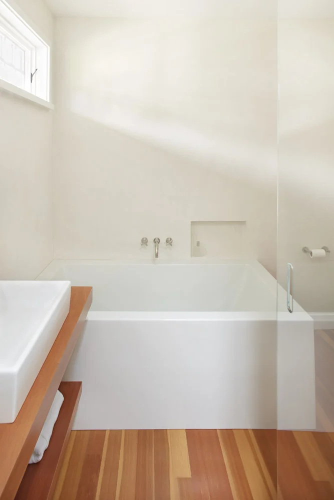 Minimalist bathroom (Copy)