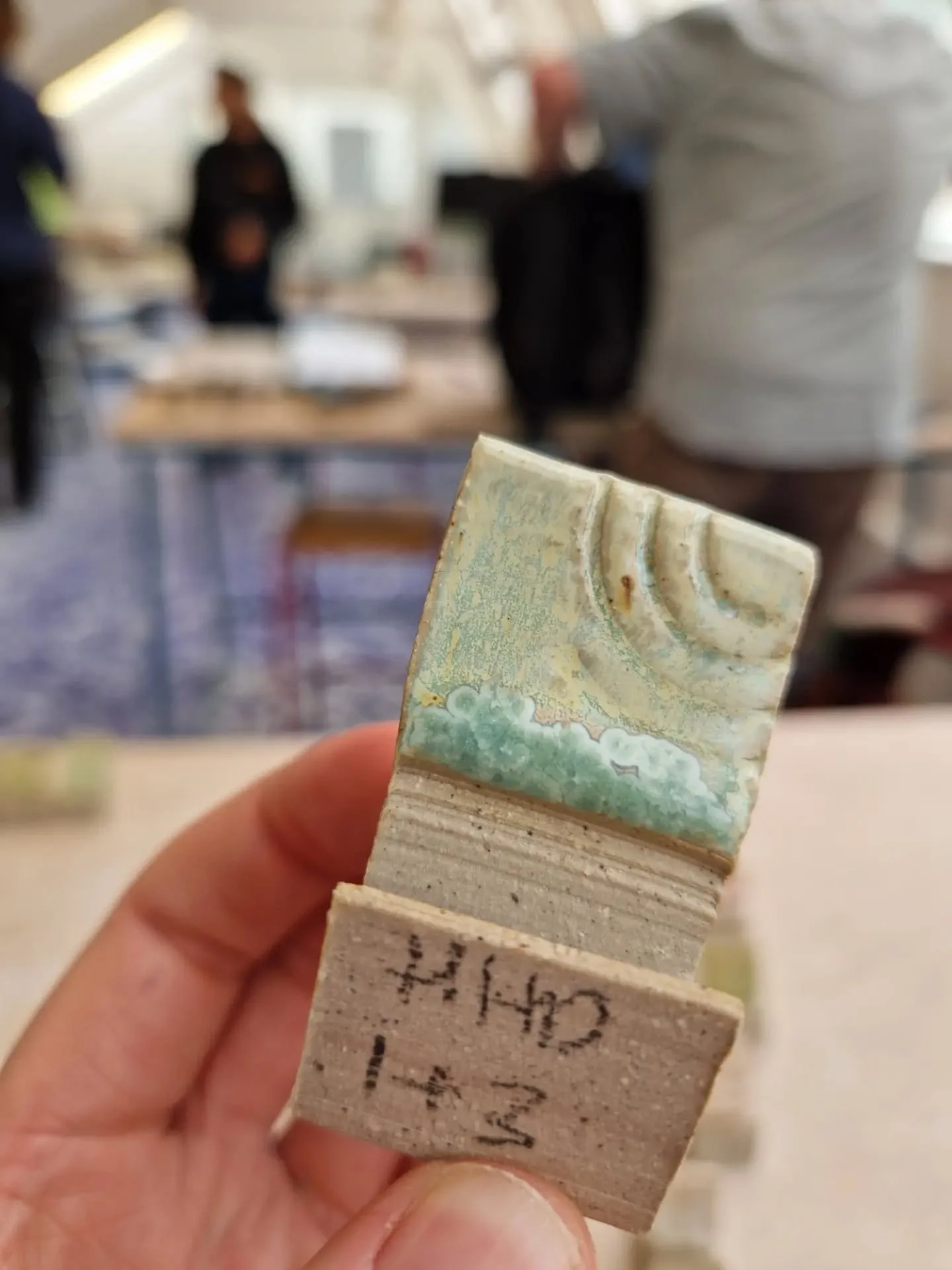 I had the pleasure of taking a glaze course with the amazing @lindathepotter this weekend. I decided to make a semi-glossy crystalline glaze and was very excited to see I got some crystals on some of my test tiles. The results would have most likely 