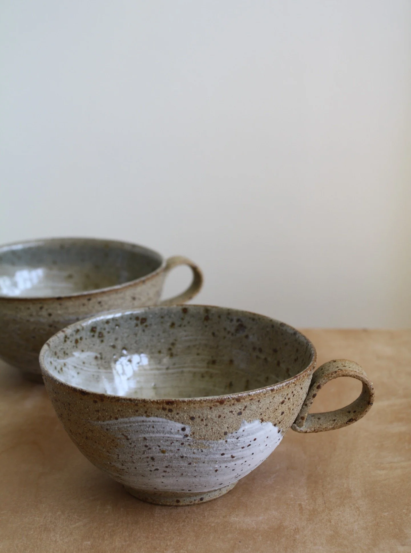 Reduction fired cups decorated with porcelain slip. Exposed raw clay on the outside and glazed on the inside. Loving some of the toasting from the gas reduction firing on these ones. 

Thank you to @hgibsonceramics for the firing in "Barbara&quo