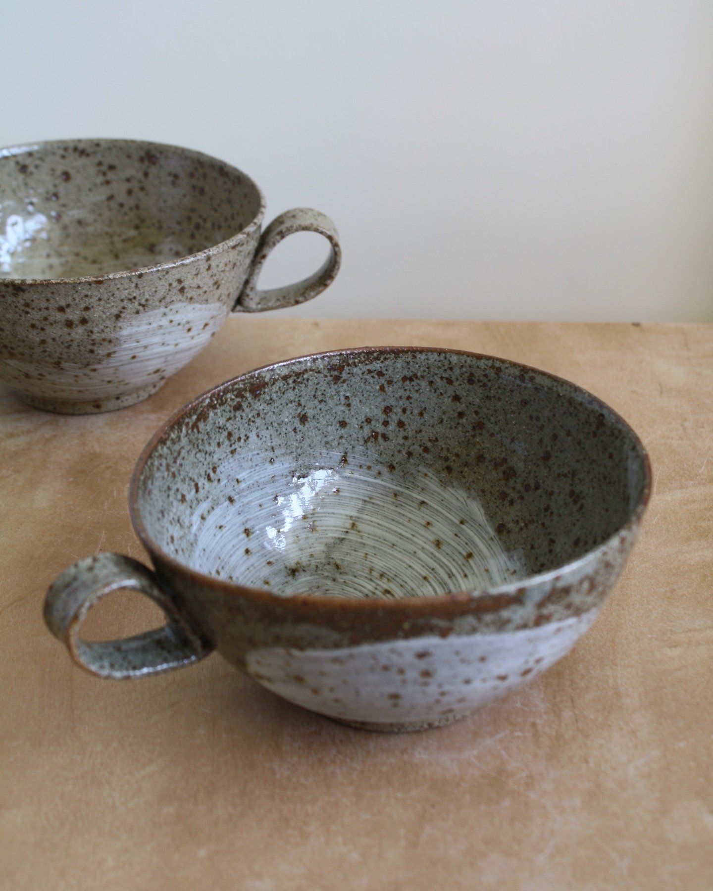 Some more cups from my recent gas firing. This time glazed all over in transparent glaze which turns a beautiful grey/blue in reduction. Porcelain slip brushstroke decoration. Most of these pieces from the gas firing will be coming with me to Handmad