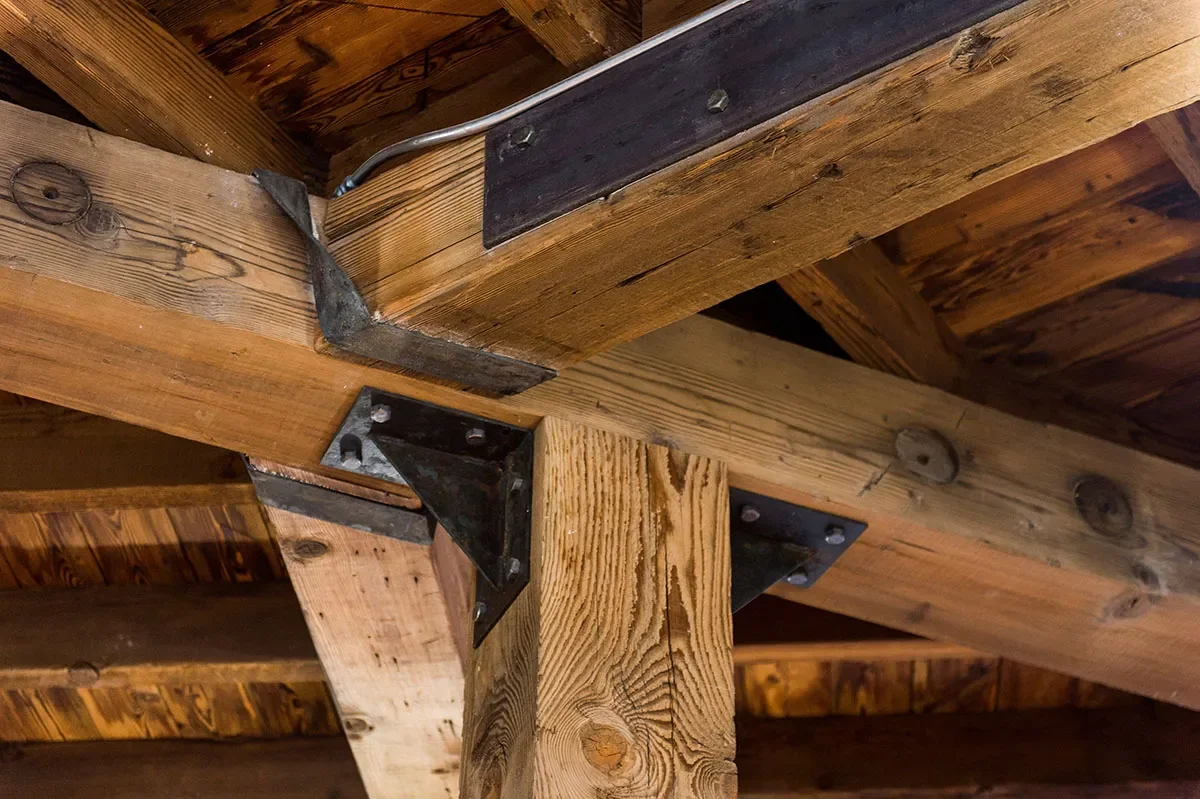 aaron-grail-construction-crossroads-recycled-lumber-08.jpg.webp