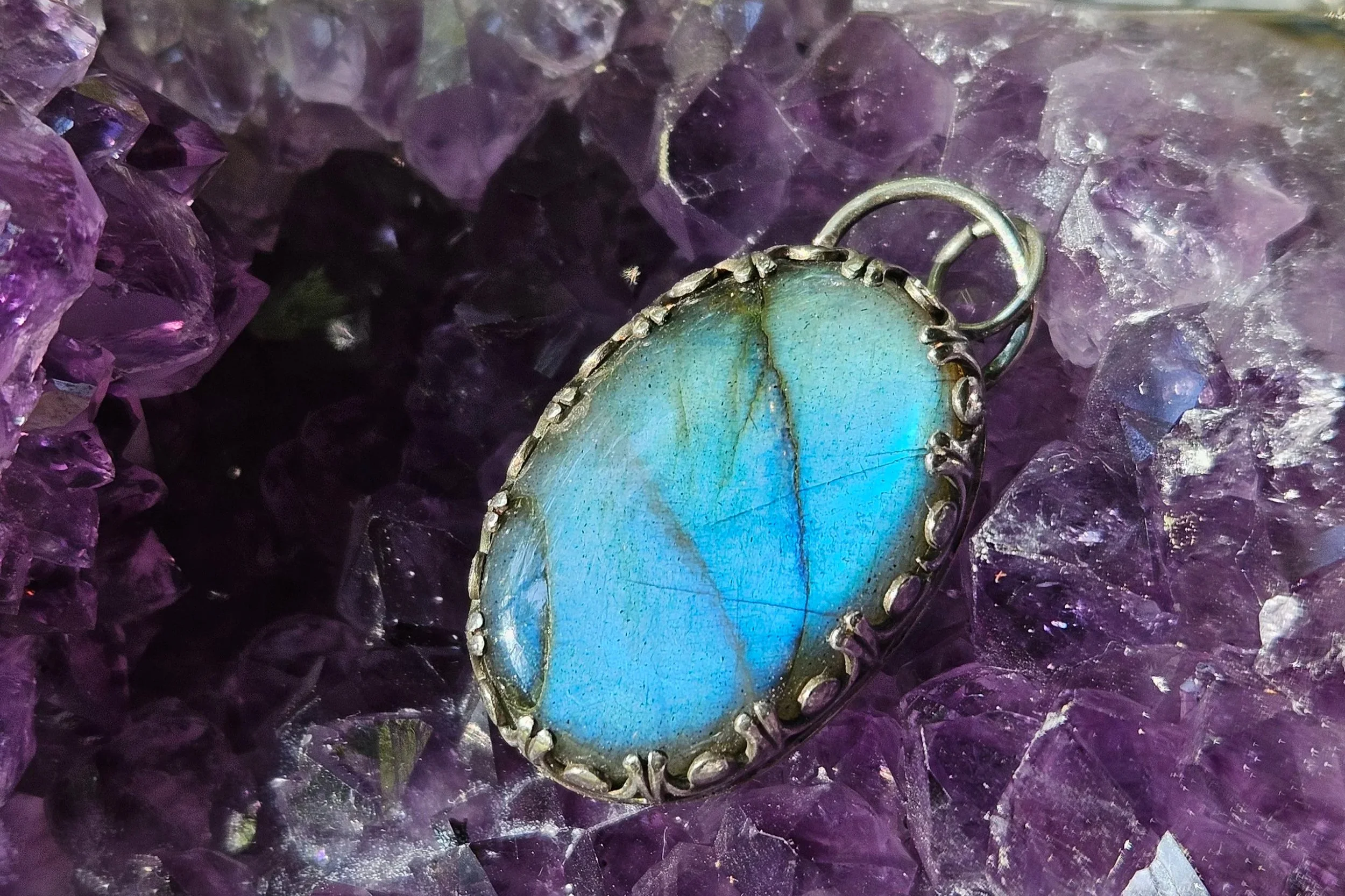Electric Blue Oval Blue Labradorite Pendant in .925 Sterling Silver