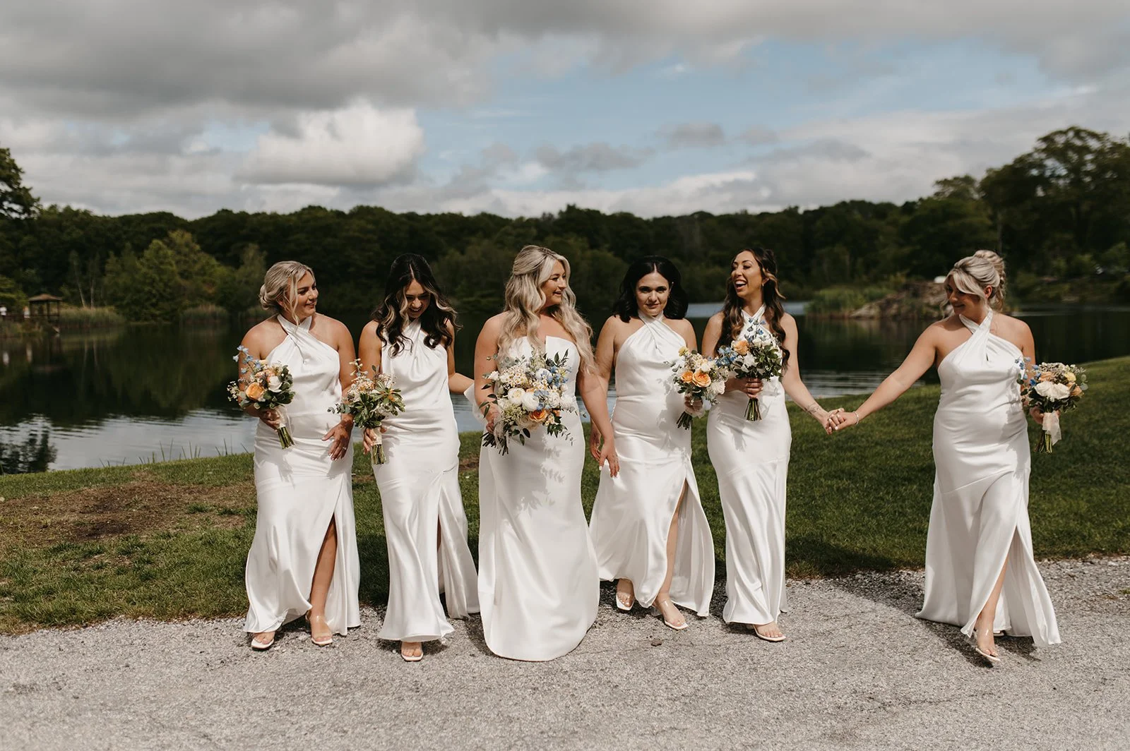 Photo: Samantha Glennon   Bouquet, Bridesmaids  