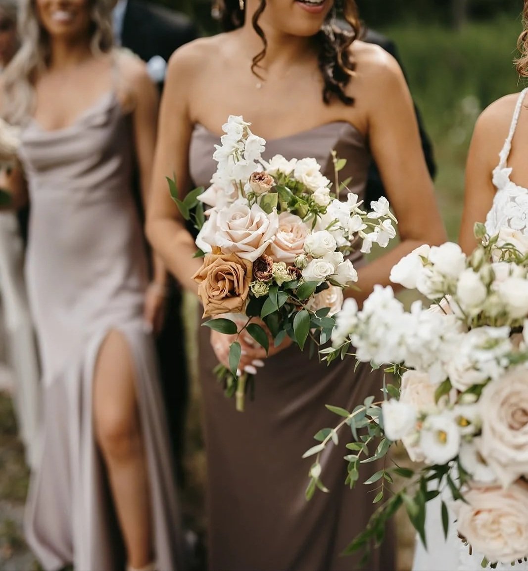 Photo: Samantha Glennon   Bouquet, Bridesmaids  