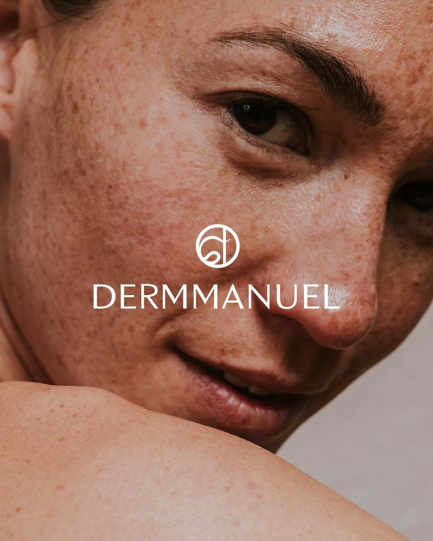Ver crecer una marca tambi&eacute;n es ver crecer a la persona detr&aacute;s de ella.💙

A&ntilde;os acompa&ntilde;ando a @dermmanuel_ en la construcci&oacute;n de su marca personal y de cada uno de sus proyectos. Gracias por seguir confiando en noso
