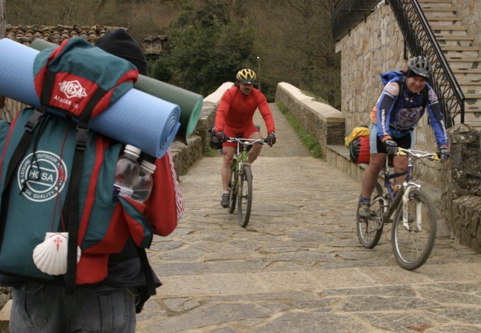 Peregrinos camino santiago bici .jpg