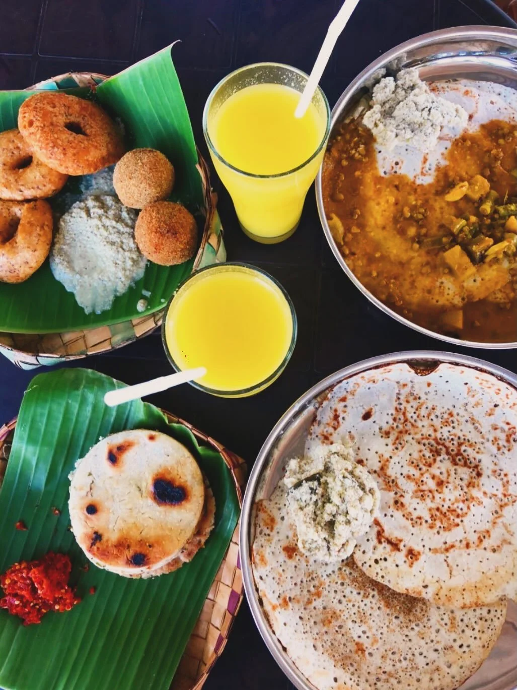 Going away to Sri Lanka soon? Want to know more about what you&rsquo;ll eat? 

Think all the tropical fruits you can possibly find, fresh bread on your doorstep, spicy curries, the best dosas you&rsquo;ve ever eaten and everything coconut. Also rice 