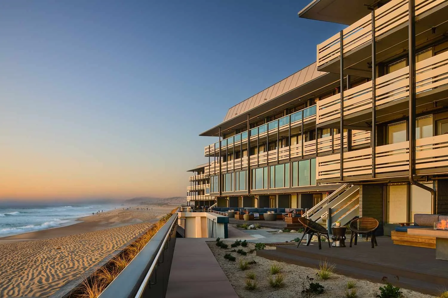 TAL-header-exterior-monterey-beach-hotel-MONTEREYHTL0824-55c295bce10542d9b01017469bf3c789.jpg