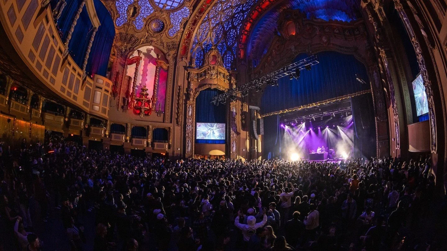 Brooklyn-Paramount-crowd.jpg