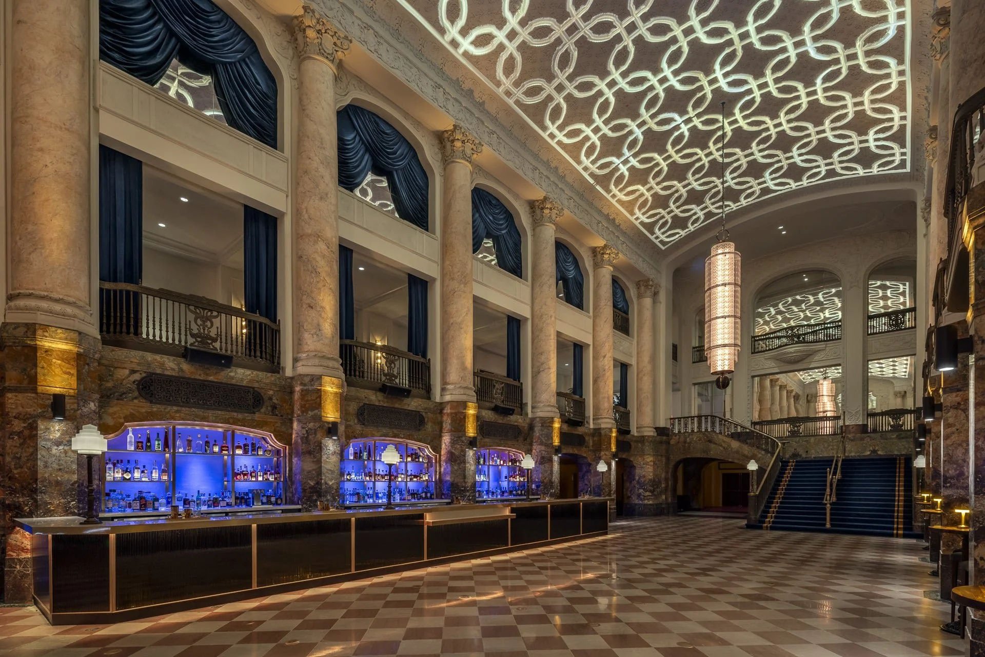 Paramount_LobbyEntrance.jpg