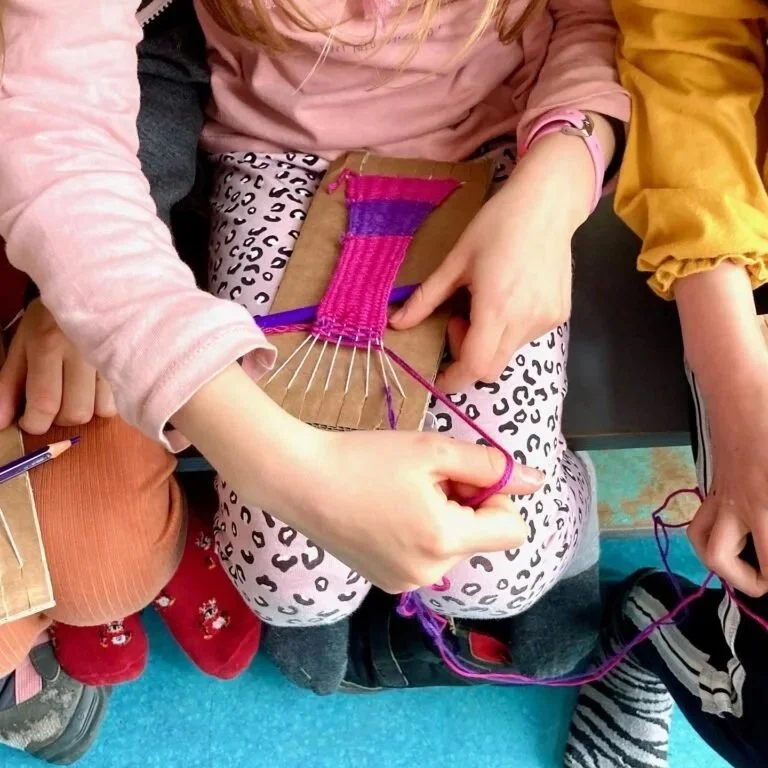 Le tissage : apprendre avec ses mains