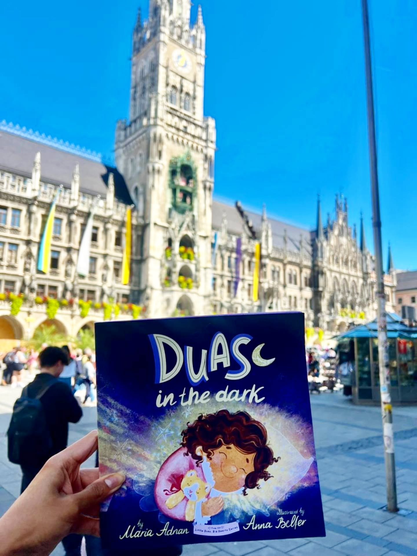 Good morning from Munich 🇩🇪 ❤️ 

I got sent this picture today by @tanyajerry and it absolutely made my day!!! Love, love seeing Duas in the Dark being bought and appreciated, globally 🌎 

If this is the first time you are hearing about the book, 