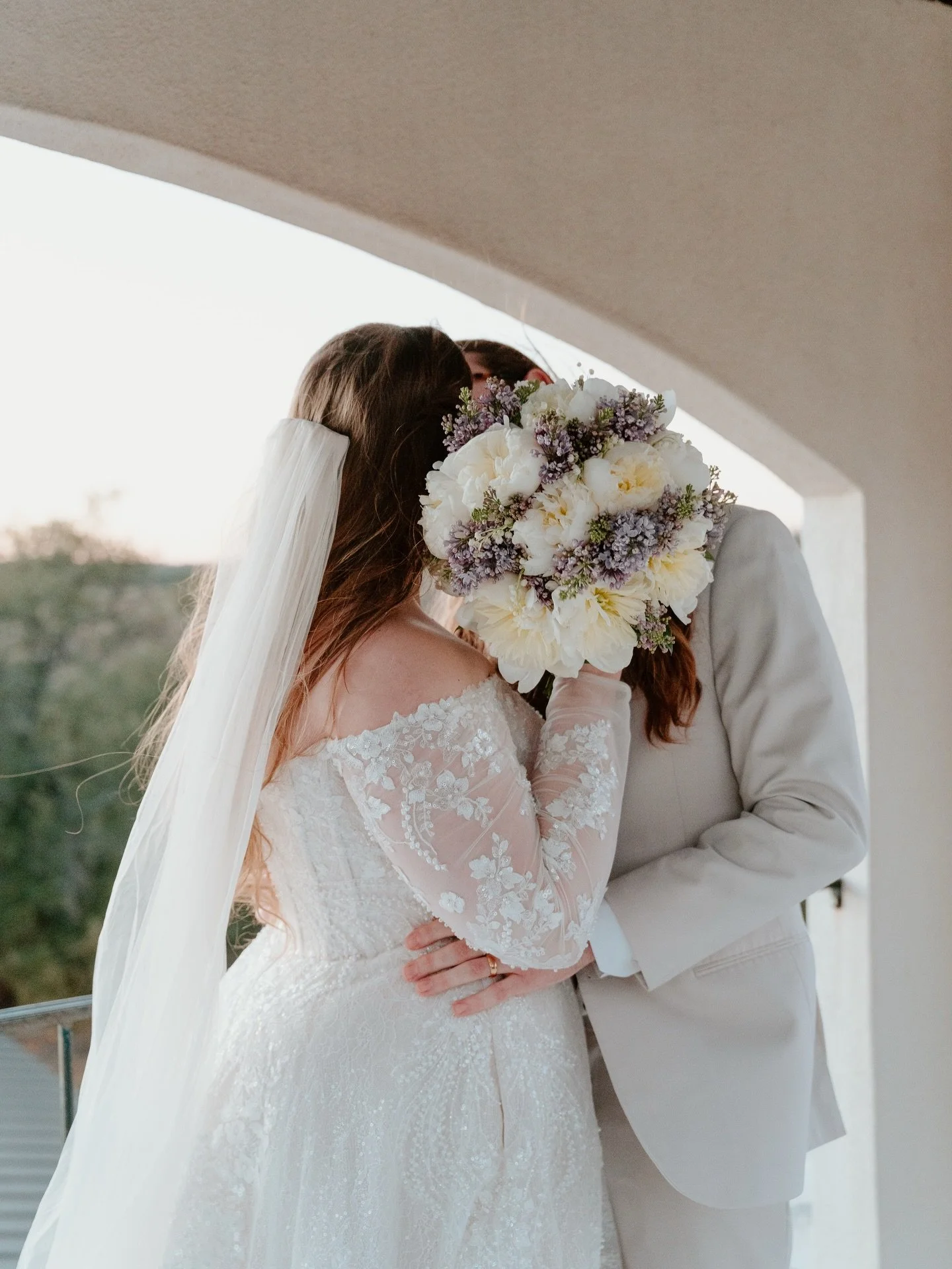 love is in the air 🤍

#texasweddings #texasweddingphotographer #texasphotographer #weddingphotography #sanantonioweddingphotographer