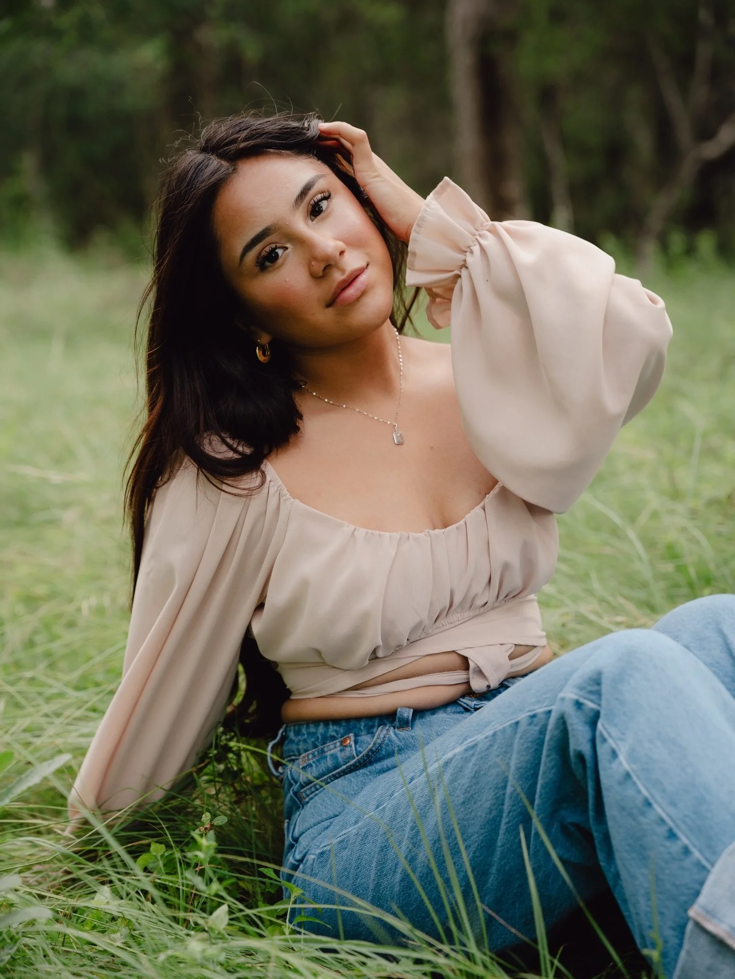Tall grass &amp; a summer glow 🌾

#texasphotographer #texasportraits #wildflowerseason #portraitphotography #sanantoniophotographer