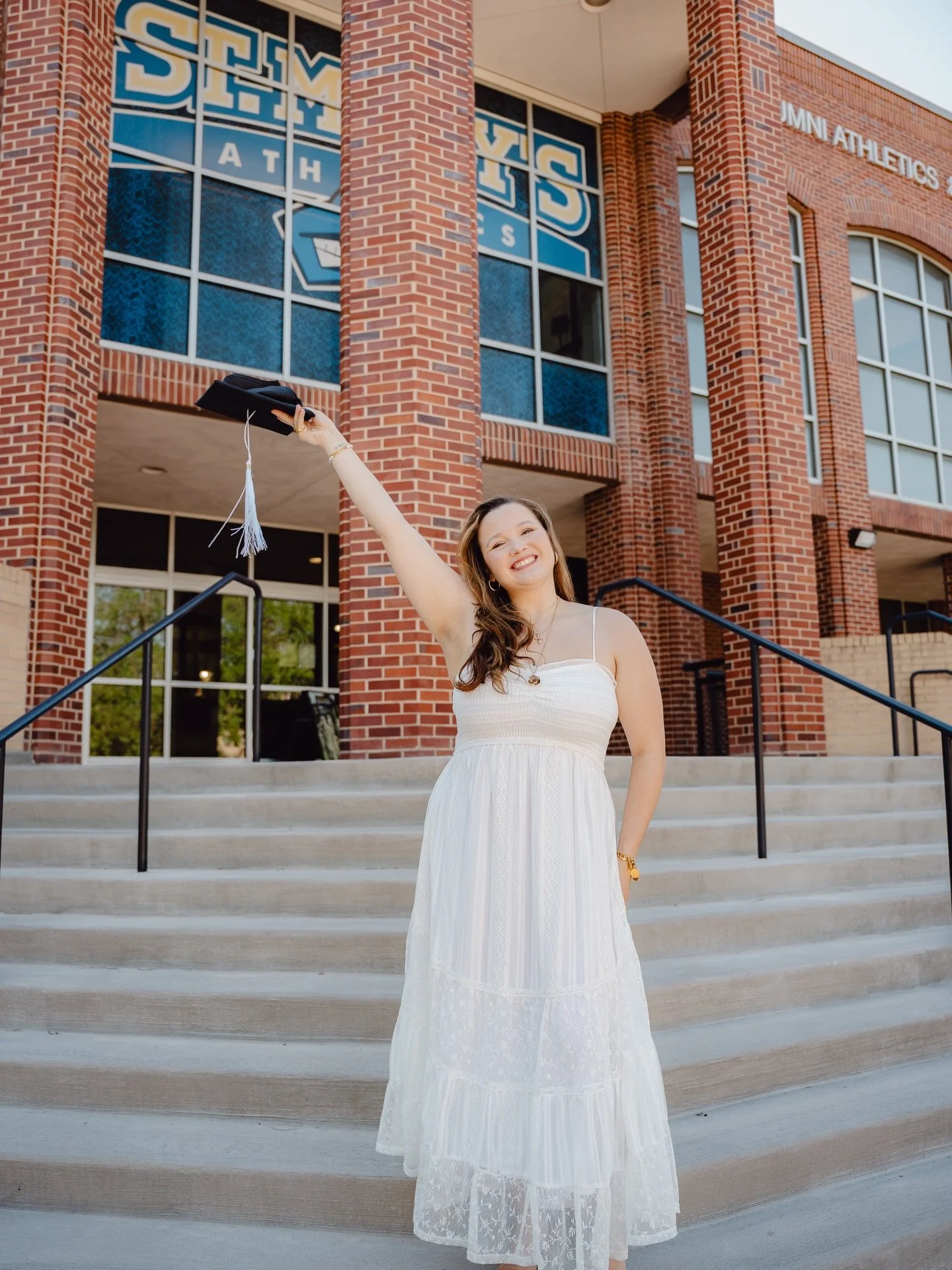 One last stunt 🤍 @stmustunt 

#sanatoniophotographer #sanantoniograduationphotographer #gradphotos #classof2026 #stmu