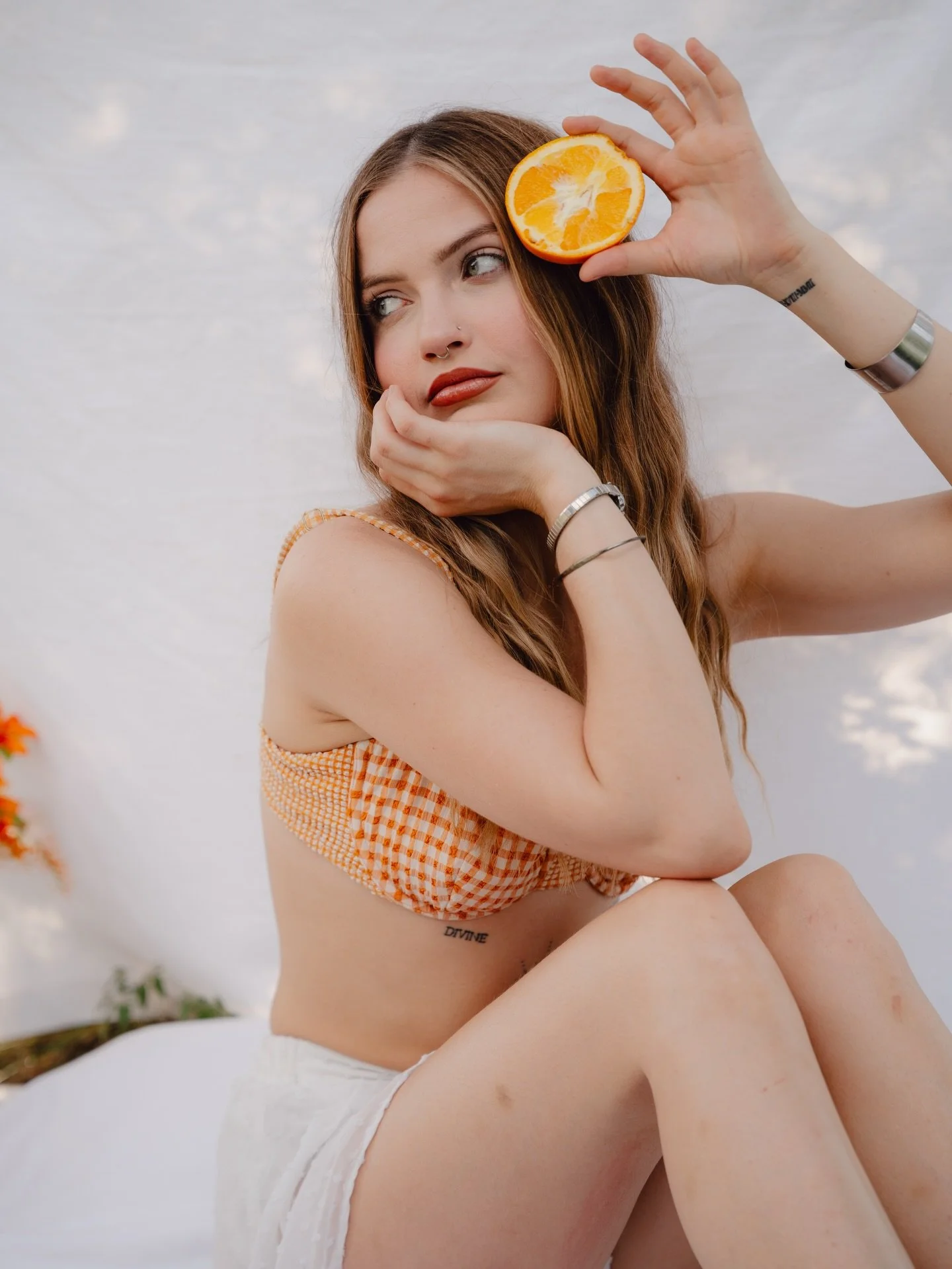 Sunlight &amp; Citrus 🍊 @nicolemorinnn 

#sanantonio #sanantoniophotographer #nashville #portraitphotography #photography