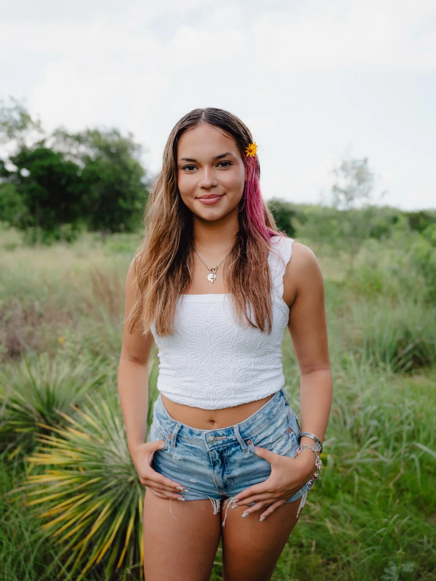 Prettiest flower in the field 🌼

#texasphotography #portraitphotography #nashvillephotographer #nashvilleportraitphotographer #portraitphotographer