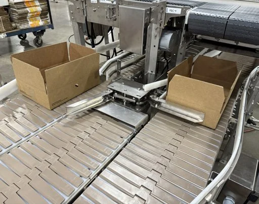 Traffic cop merge control managing two conveyor lines of cartons into one