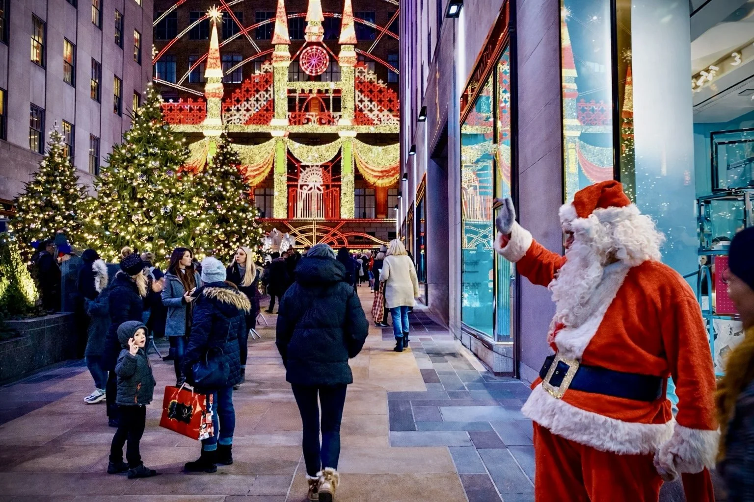 found-santa-waves-rockefeller-nyc.jpg