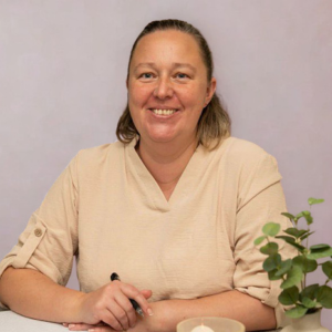 HOLISTIC THERAPIST & PHYSIOTHERAPY PRACTITIONER offering tailored treatments designed to support both physical tension and overall wellbeing. Working within the s