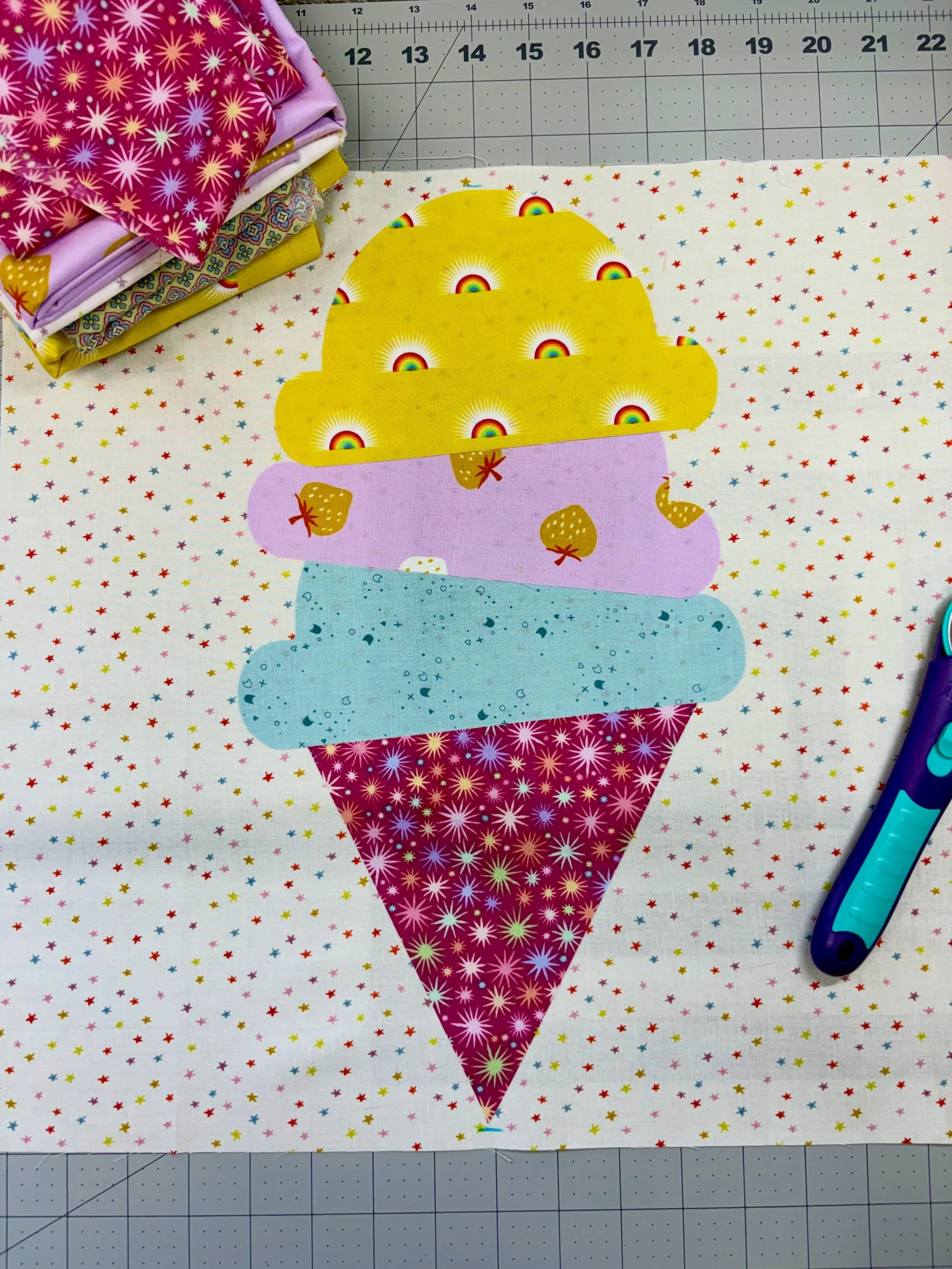 Tell me I&rsquo;m not the only one&hellip;

I have a perfectly good to-do list waiting for me, but my brain said, &ldquo;Let&rsquo;s design an ice cream cone instead.&rdquo; 😂🍦

***

D&iacute;ganme que no soy la &uacute;nica&hellip;

Ten&iacute;a u