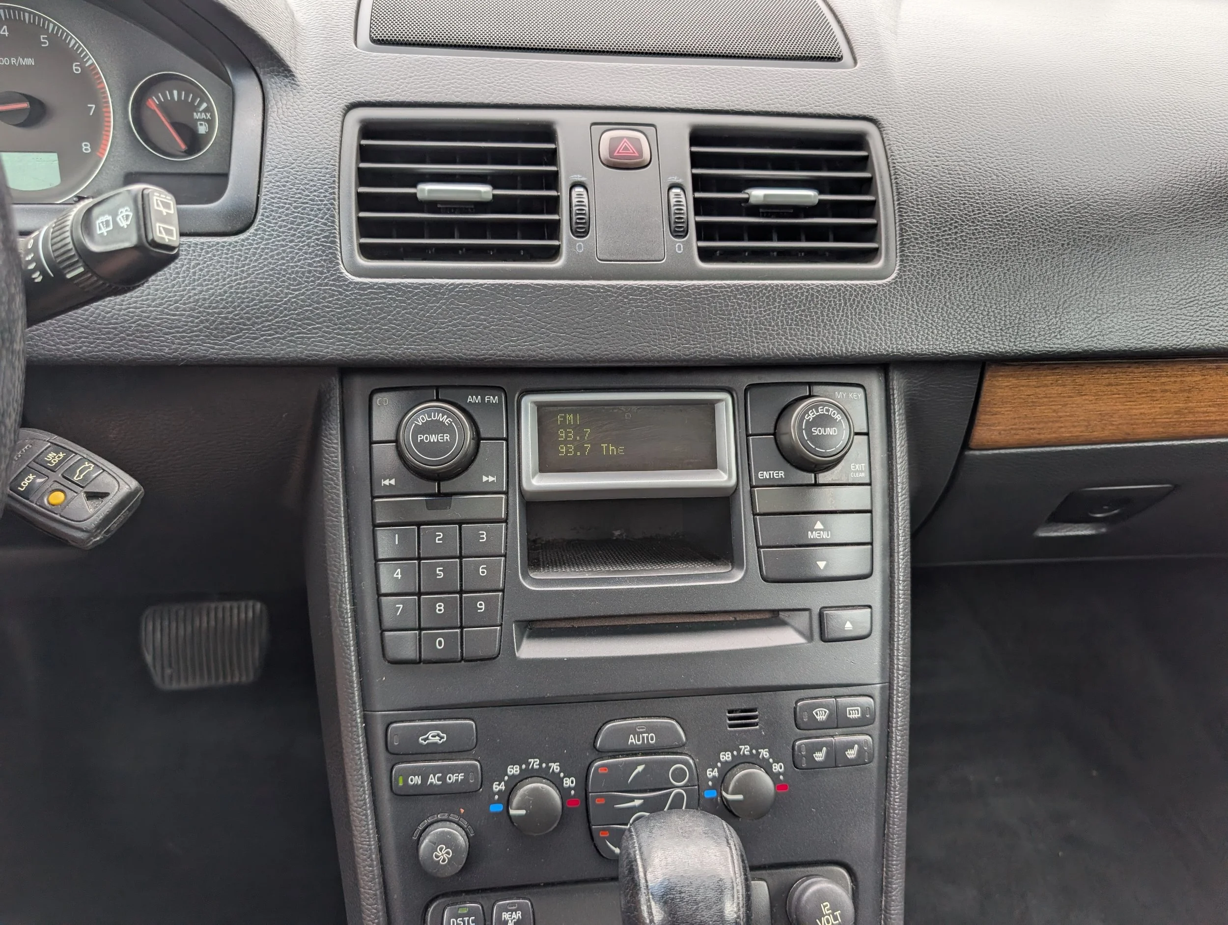 2005 Volvo XC90 $3295
