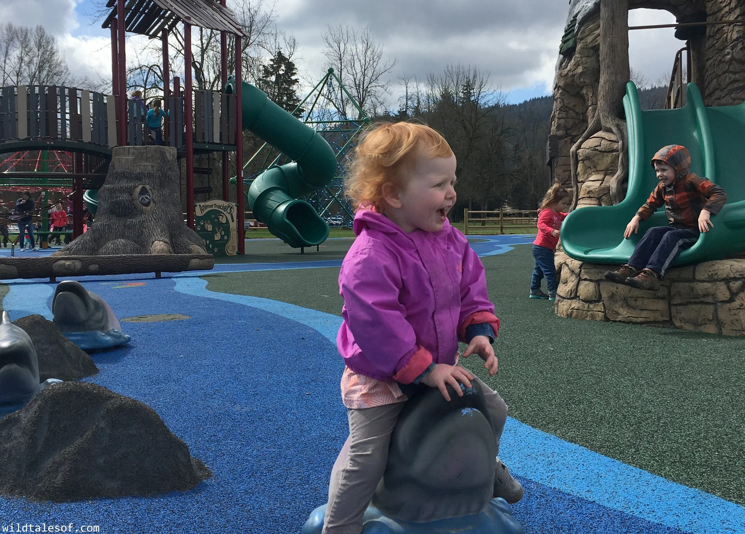 Family enjoying community life in a Sammamish, WA neighborhood