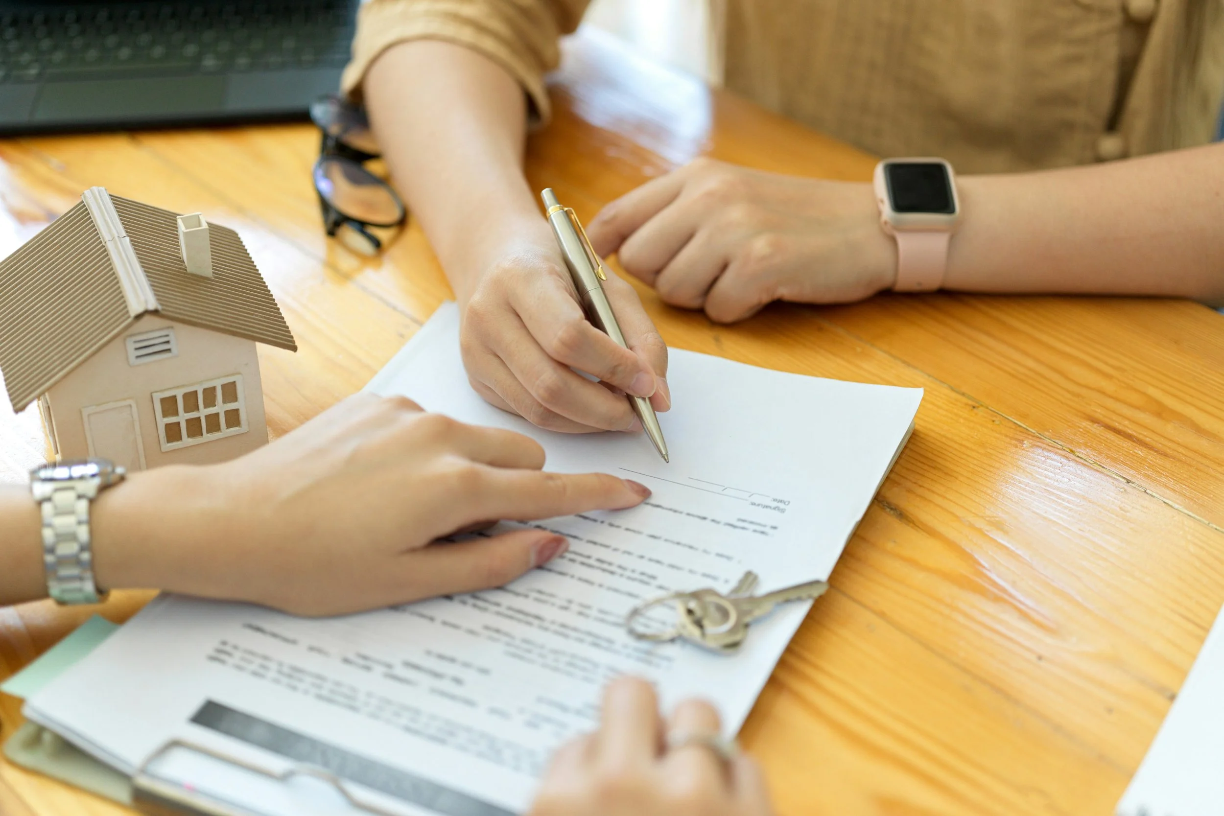 Sammamish, WA home buyer meeting with a lender for pre-approval