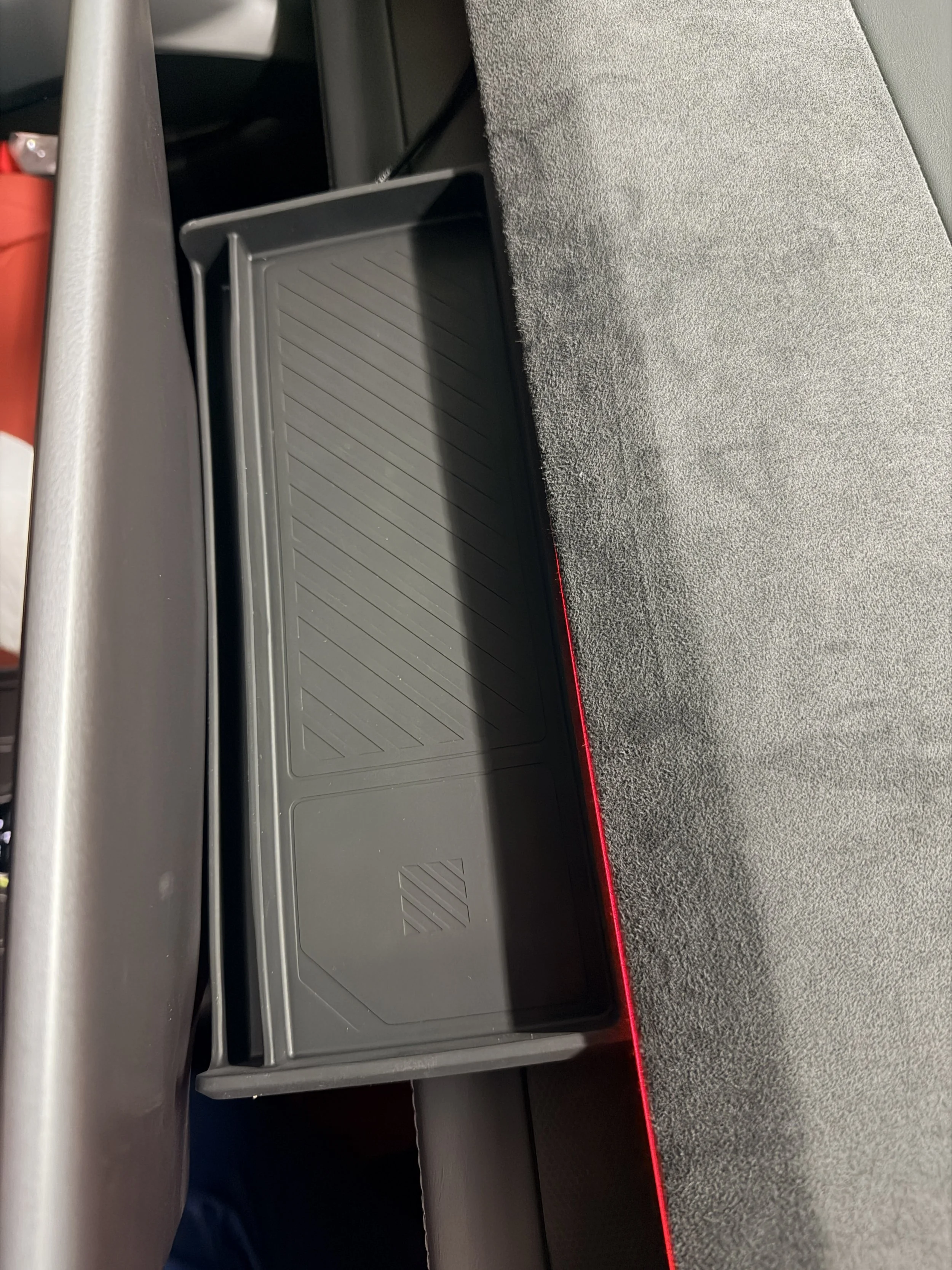 Dashboard-orginization-Tray-Tesla-Model Y Juinper-9.JPG