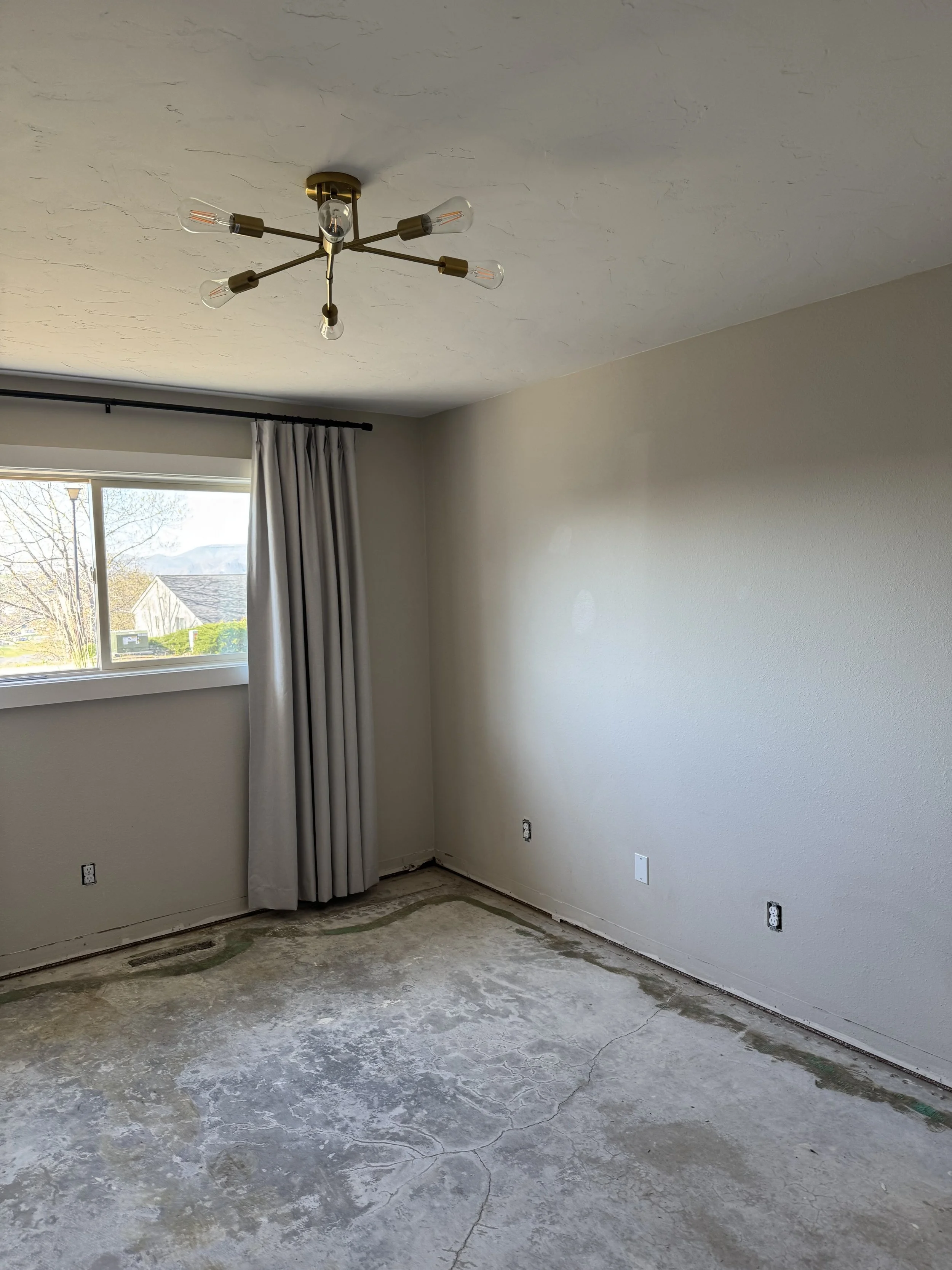 Guest bedroom.