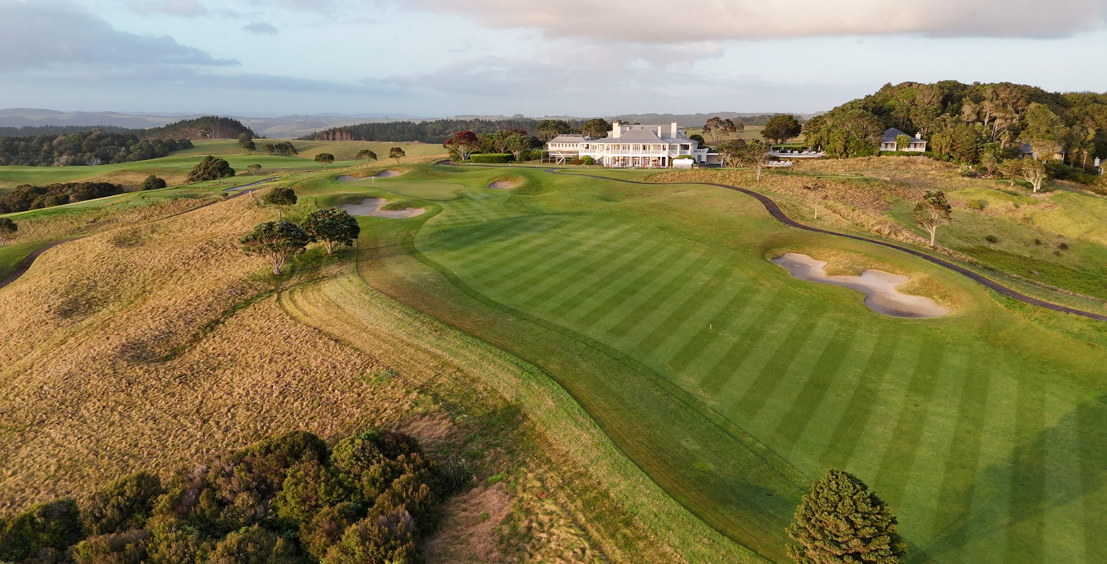 Kauri Cliffs Clubhouse_1.png