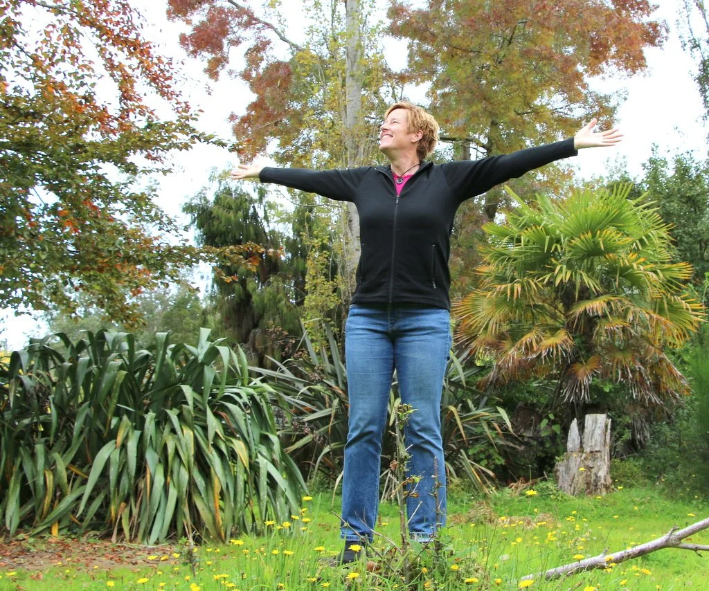 Britta Bruns helping women age 40+ to regulate their nervous system to calm and confidence and enjoy life at its best.