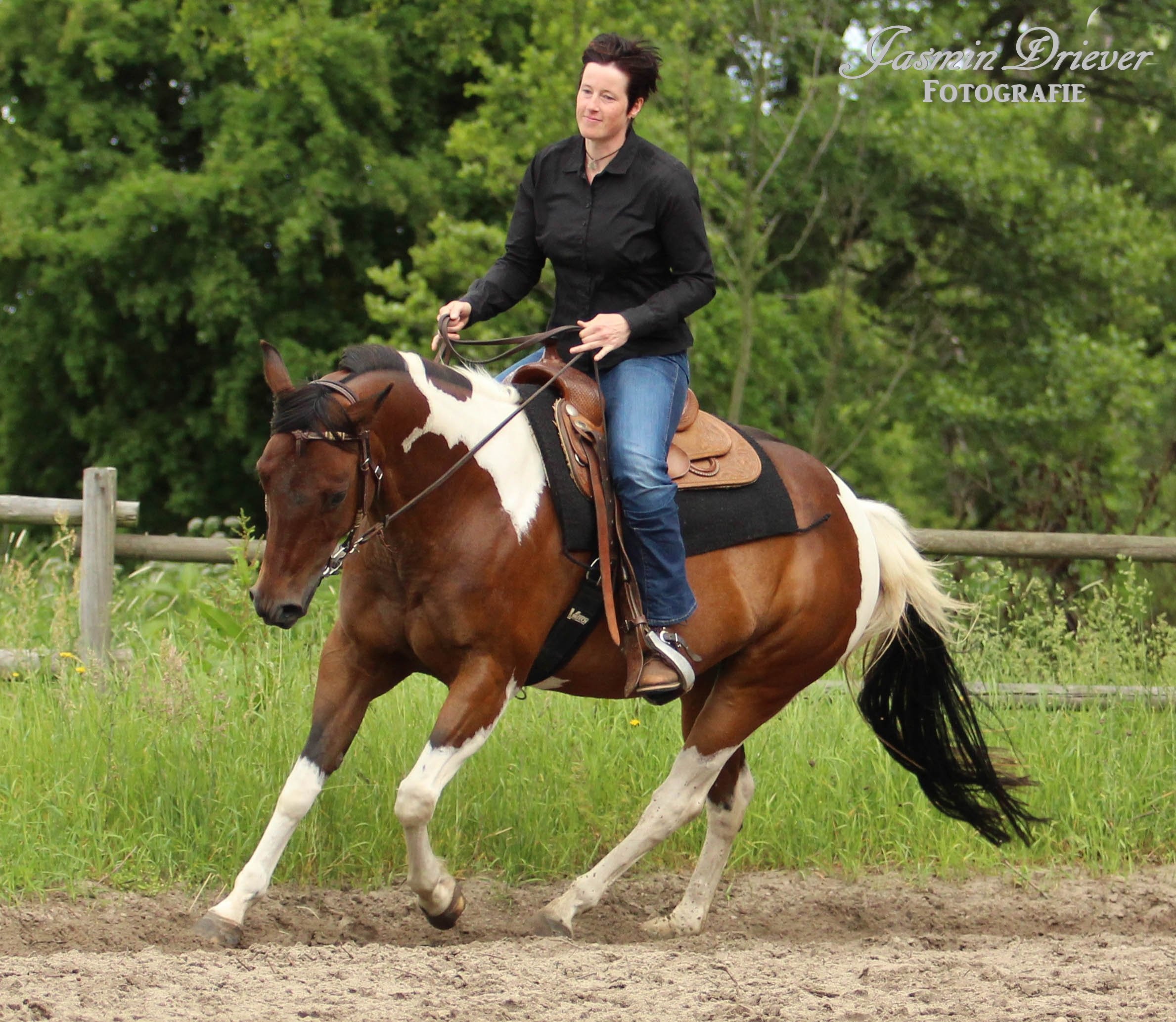 Britta Bruns is a lifelong rider and your expert in confidence coaching for riders.