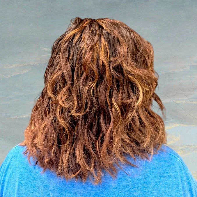 Another Curly Queen!👑

We took her from a cool brunette to a warm sun-kissed brunette. 
(swipe to see the before)

Of courser the service included a curly cut and style and she loved the results 😊

With @olaplex professional bond repair we were abl