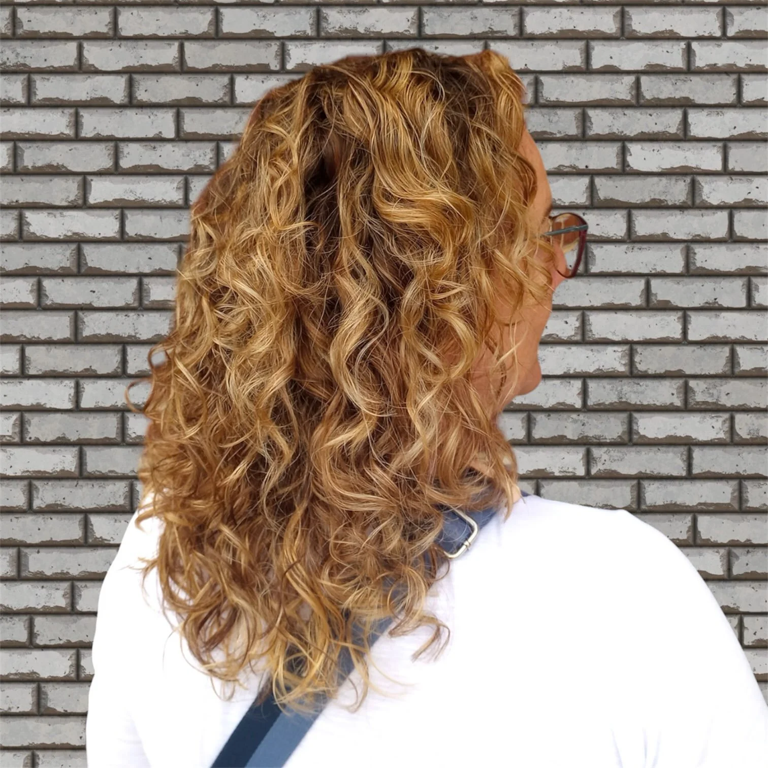 Beautiful curls for a beautiful woman. I absolutely couldn&rsquo;t wait to post this one because she loved the results and so did I 🥲

We did a partial highlight with @wellahair lightener and @olaplex to bring that beautiful blonde all over pieces t