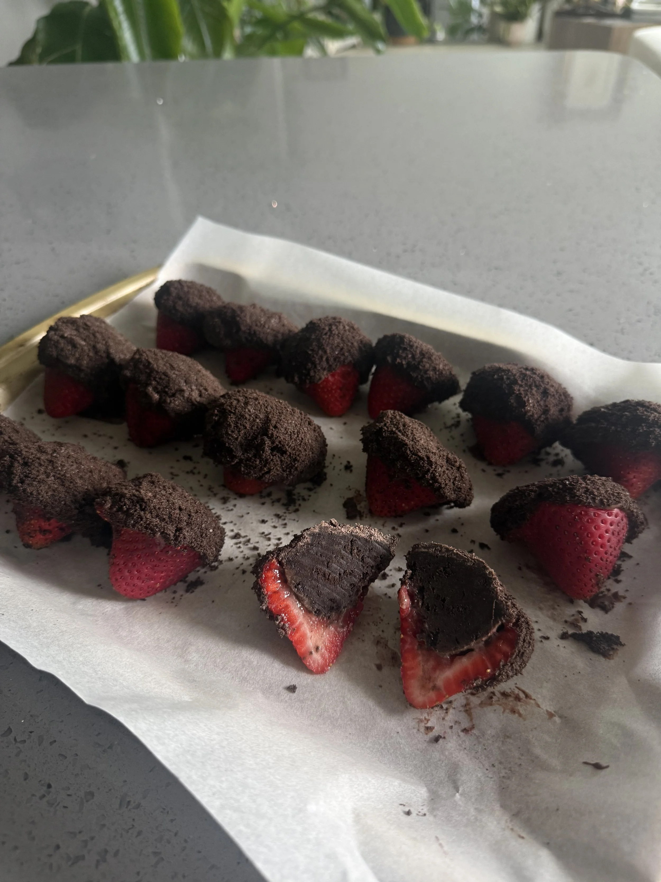 Vegan Chocolate Stuffed Strawberries