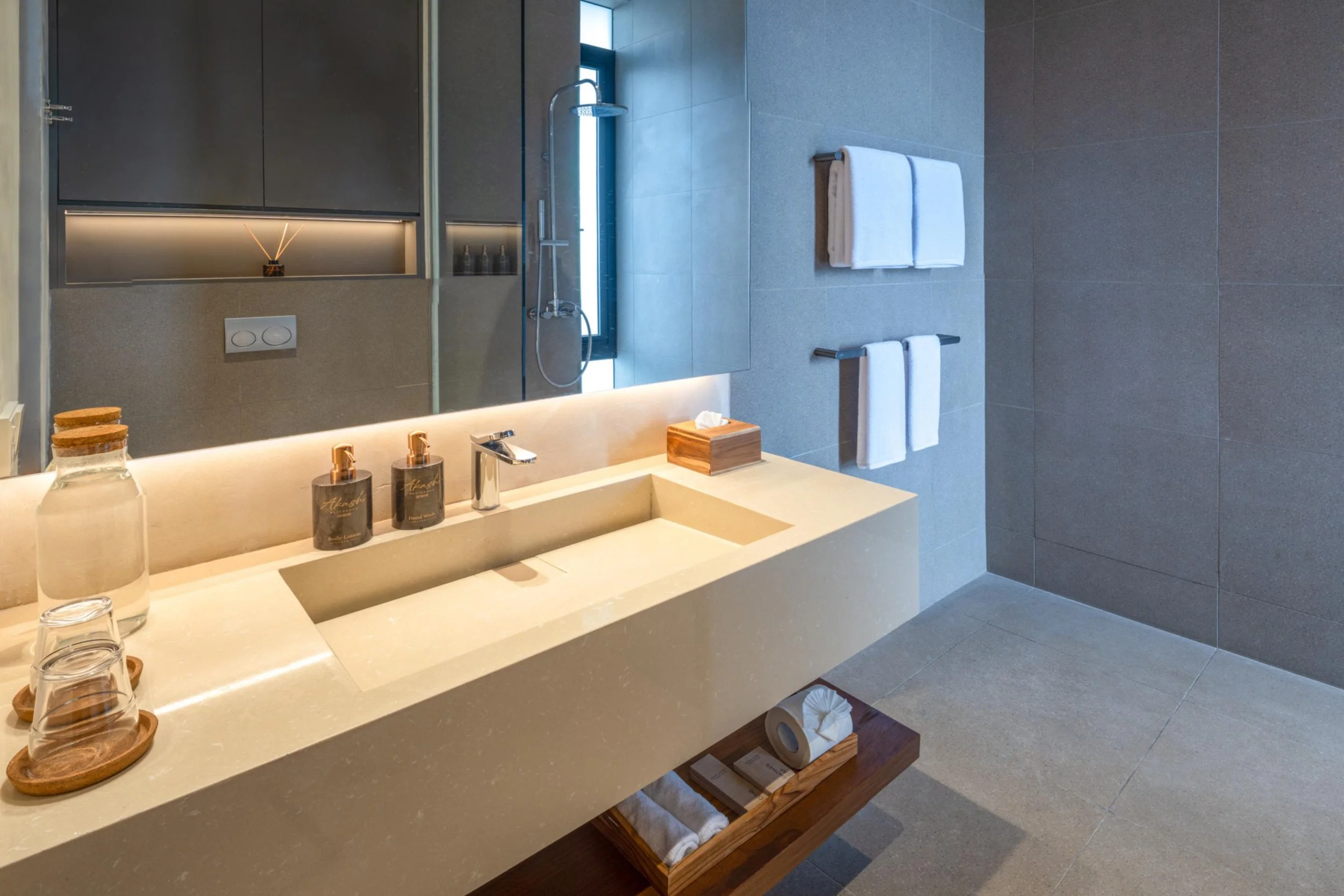 Akashi Residence Ensuite Bathroom