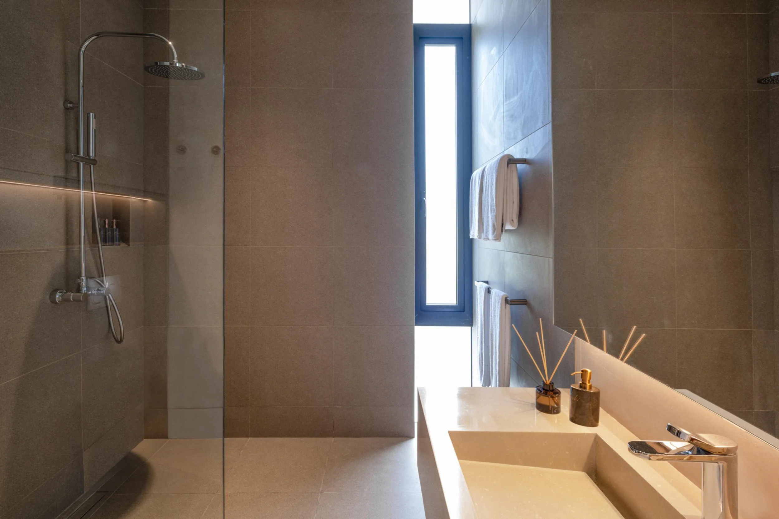 Akashi Residence Ensuite Bathroom