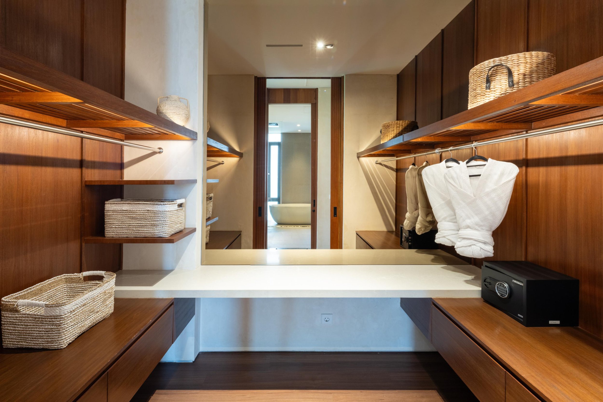 Akashi Residence Wardrobe