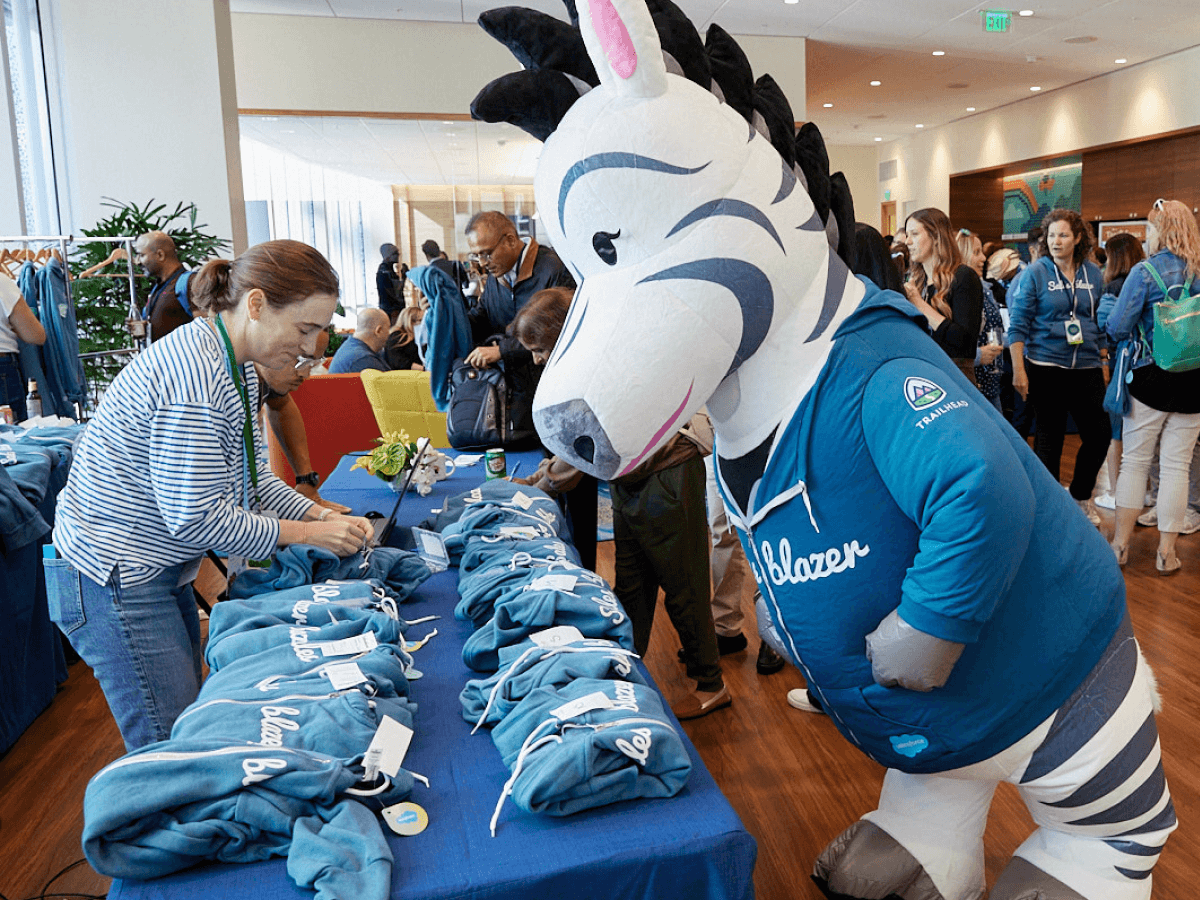Salesblazers-photo-03-1.png