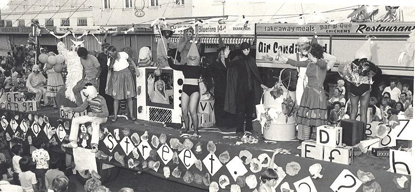Float processions is the only original event still running. From the first festival with six floats to today’s monster effort, Grafton loves a good procession. Rain, hail, storm and tempest the procession always goes on. Only cancelled 3 times: 1942 